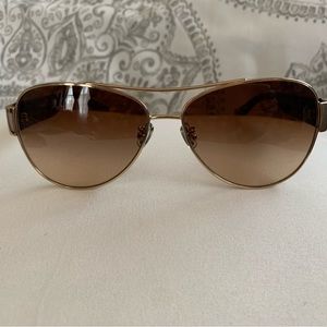 Coach HC7049 Aviator Sunglasses